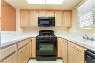 Photo #5: 2700599 Listing 