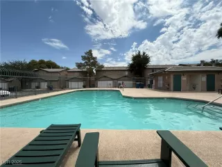 Photo #4: 2700612 Listing 