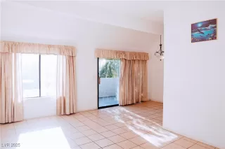 Photo #2: 2700613 Listing 