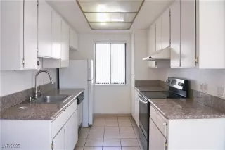 Photo #4: 2700613 Listing 