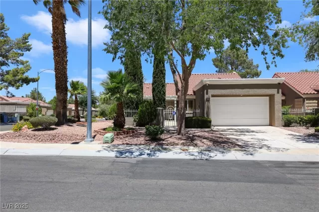 MLS: 2700617 Condo For Sale