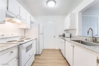 Photo #5: 2700637 Listing 