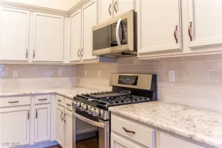 Photo #2: 2700639 Listing 