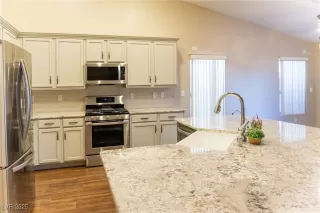 Photo #3: 2700639 Listing 