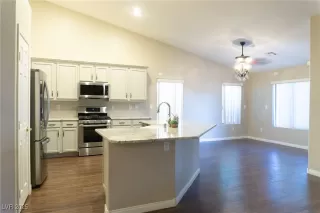 Photo #4: 2700639 Listing 