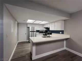 Photo #1: 2700662 Listing 