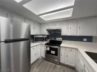 Photo #2: 2700662 Listing 