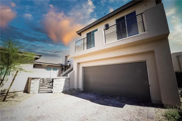 MLS: 2700682 Condo For Sale