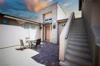 Photo #1: 2700682 Listing