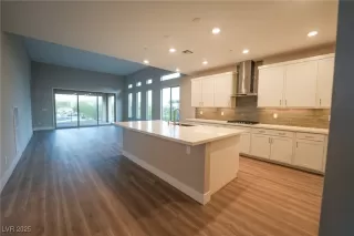 Photo #4: 2700682 Listing