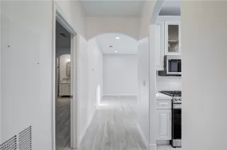 Photo #1: 2700687 Listing 