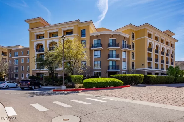 MLS: 2700693 Condo For Sale