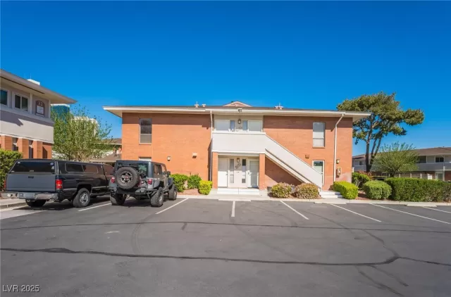 MLS: 2700702 Condo For Sale