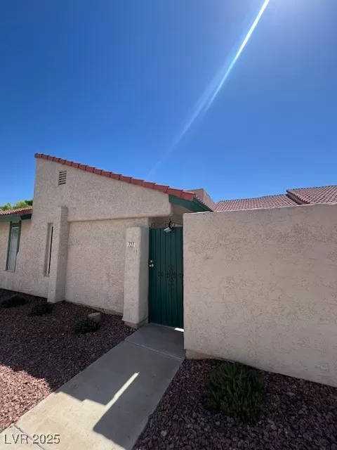 MLS: 2700721 Condo For Sale