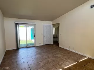 Photo #4: 2700721 Listing 