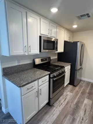 Photo #6: 2700721 Listing 