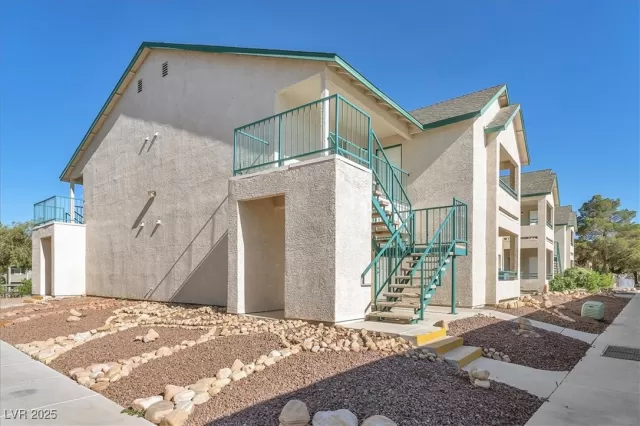 MLS: 2700724 Condo For Sale