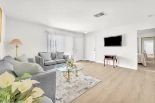 Photo #4: 2700724 Listing 