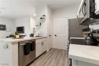 Photo #2: 2700736 Listing 