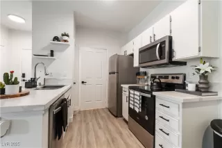 Photo #5: 2700736 Listing 