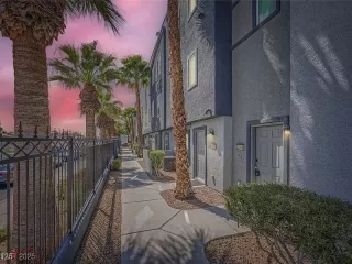 Photo #3: 2700745 Listing