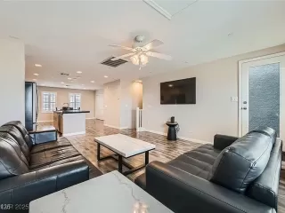 Photo #4: 2700745 Listing