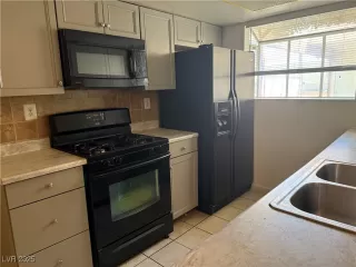 Photo #5: 2700746 Listing 