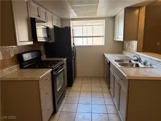 Photo #6: 2700746 Listing 