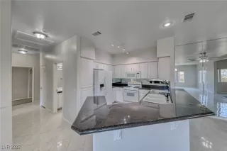 Photo #3: 2700762 Listing 