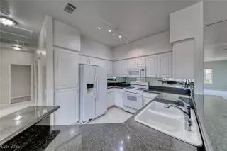 Photo #5: 2700762 Listing 