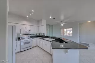 Photo #6: 2700762 Listing 