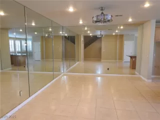 Photo #5: 2700768 Listing