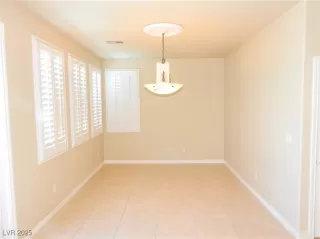 Photo #6: 2700768 Listing