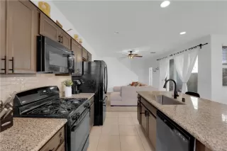 Photo #4: 2700792 Listing 