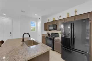 Photo #5: 2700792 Listing 