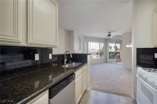 Photo #4: 2700801 Listing 