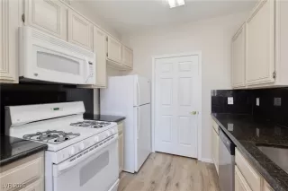 Photo #6: 2700801 Listing 