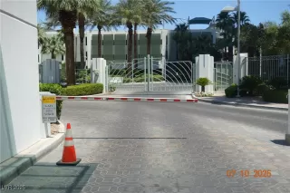 Photo #2: 2700804 Listing 