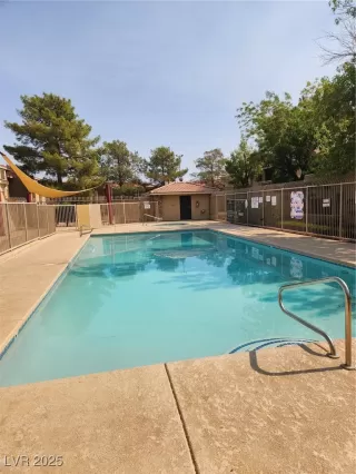 Photo #3: 2700806 Listing 