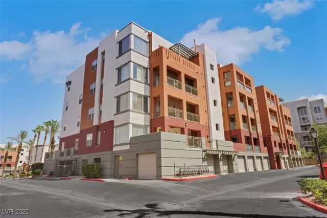 MLS: 2700810 Condo For Sale