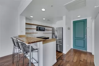 Photo #6: 2700810 Listing 