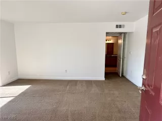 Photo #3: 2700812 Listing 