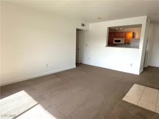 Photo #4: 2700812 Listing 