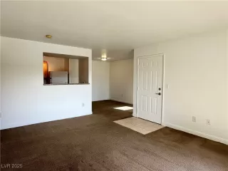 Photo #5: 2700812 Listing 