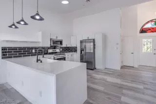 Photo #4: 2700813 Listing 