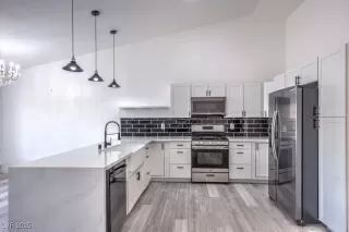 Photo #5: 2700813 Listing 