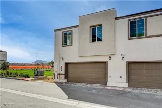 Photo #2: 2700830 Listing