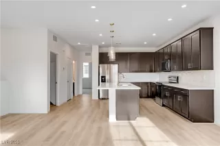 Photo #3: 2700830 Listing