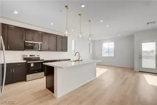 Photo #5: 2700830 Listing