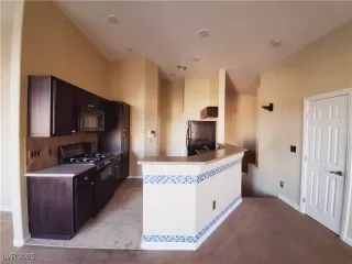 Photo #3: 2700836 Listing 